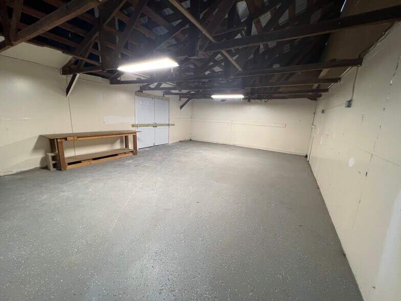 More Photos Of 208 4th St, Fort Myers Warehouse For Lease