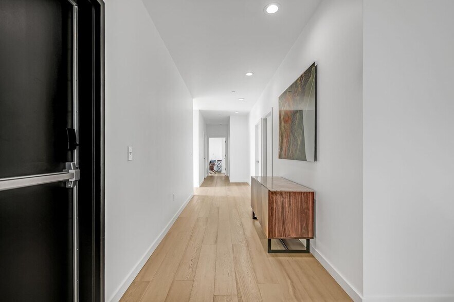 More Photos Of 2208 Lake Austin Blvd, Austin Office Residential For Sale