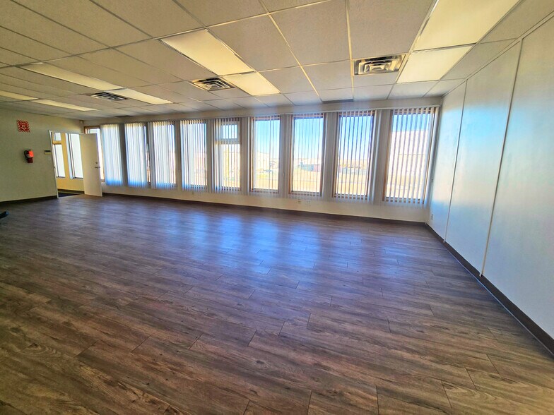 More Photos Of 2104 8th St, Nisku Flex For Sale