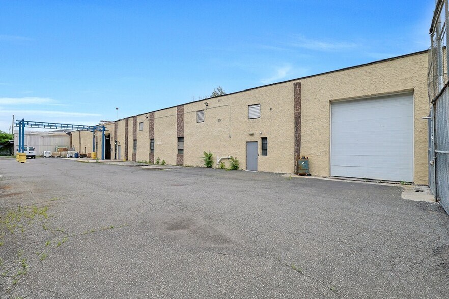 More Photos Of 1 Lawton St, Yonkers Manufacturing For Sale