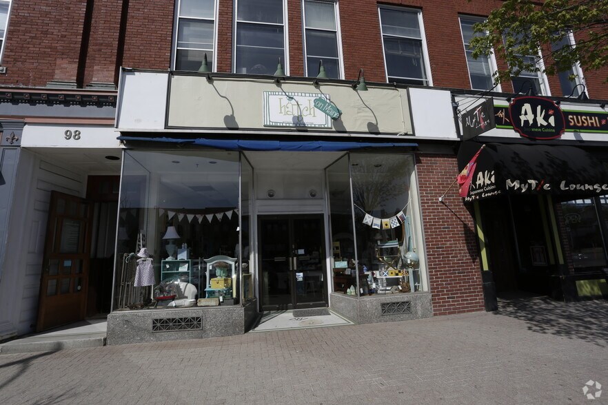More Photos Of 90-102 Maine St, Brunswick Freestanding For Lease