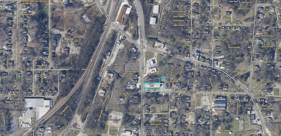 More Photos Of 211 Whitesville St, Lagrange Showroom For Sale
