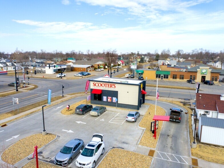 Primary Photo Of 1026 West St, Grinnell General Retail For Sale