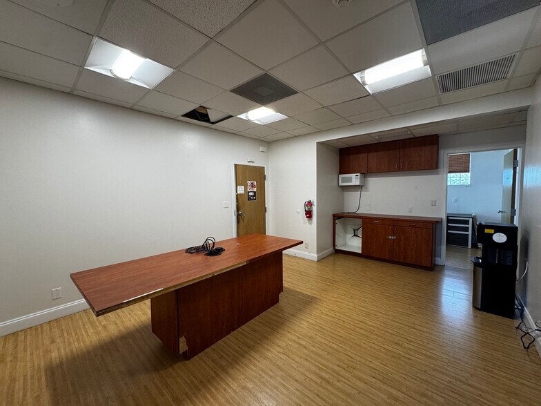 More Photos Of 6151 Pembroke Rd, Hollywood Freestanding For Lease