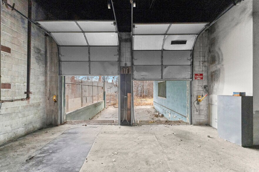 More Photos Of 15306 Rosa Parks Blvd, Detroit Warehouse For Sale