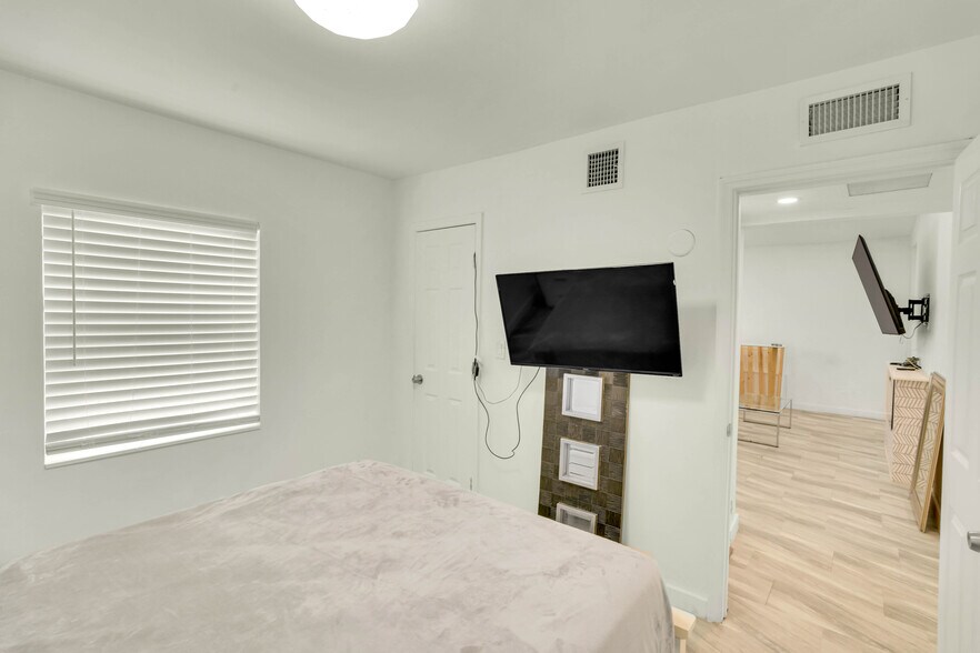 More Photos Of 41 William Rd, West Park Freestanding For Sale