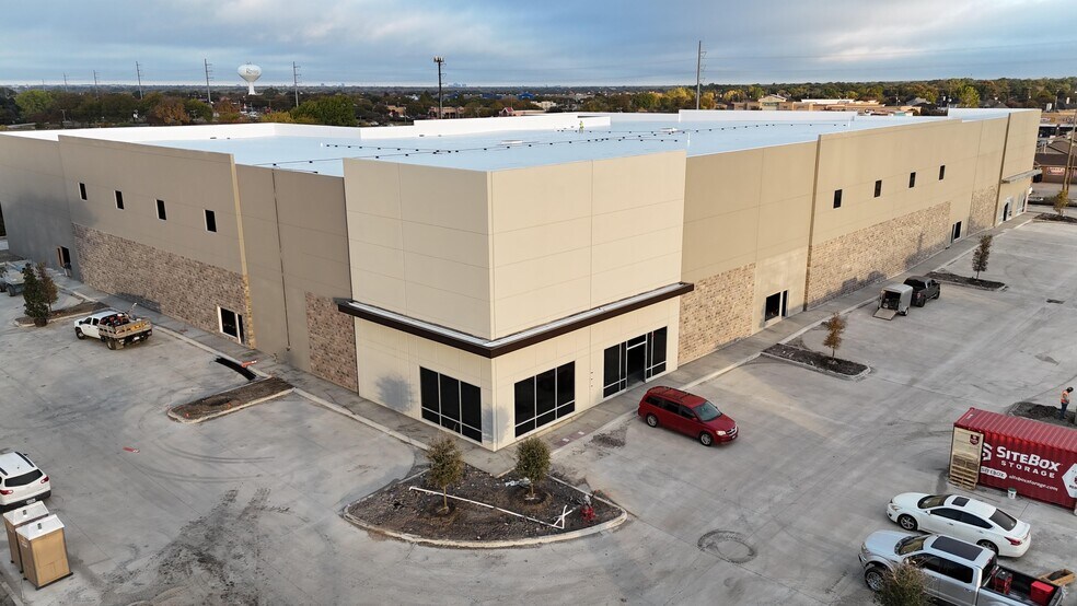 More Photos Of 3314 Lakeview Pky, Rowlett Showroom For Sale