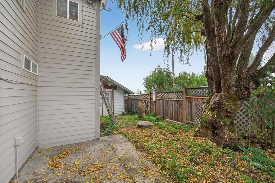 More Photos Of 50316 Columbia River Hwy, Scappoose Restaurant For Sale