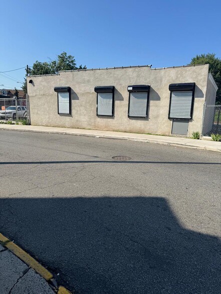 More Photos Of 562 E 18th St, Paterson Auto Repair For Lease