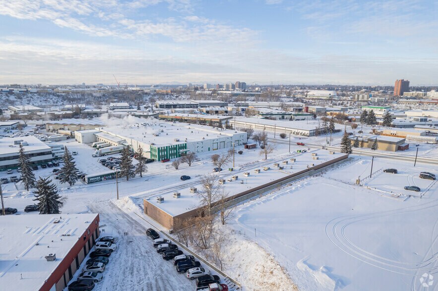 More Photos Of 4412 Manilla Rd SE, Calgary Showroom For Sale