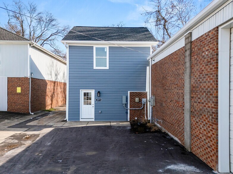 More Photos Of 22 S Barker St, Clarksville Warehouse For Sale