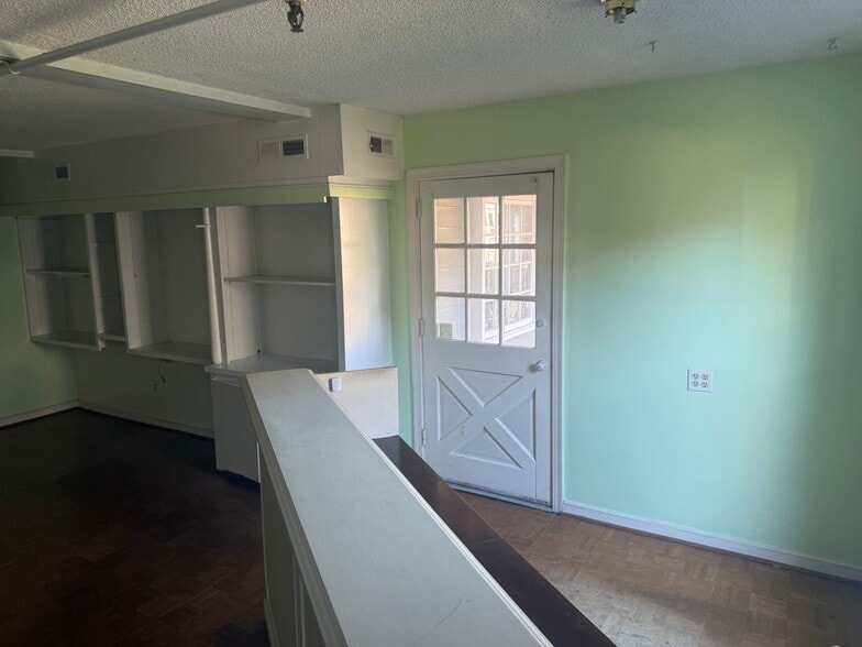 More Photos Of 217 Lucas St, Mount Pleasant Storefront Retail Office For Lease