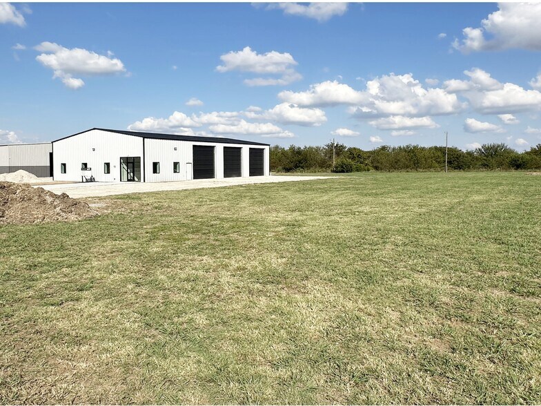 More Photos Of 1704 Westair, Gainesville Warehouse For Lease