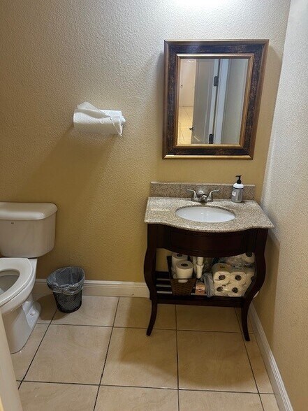 More Photos Of 618 SW 3rd St, Cape Coral Office For Lease