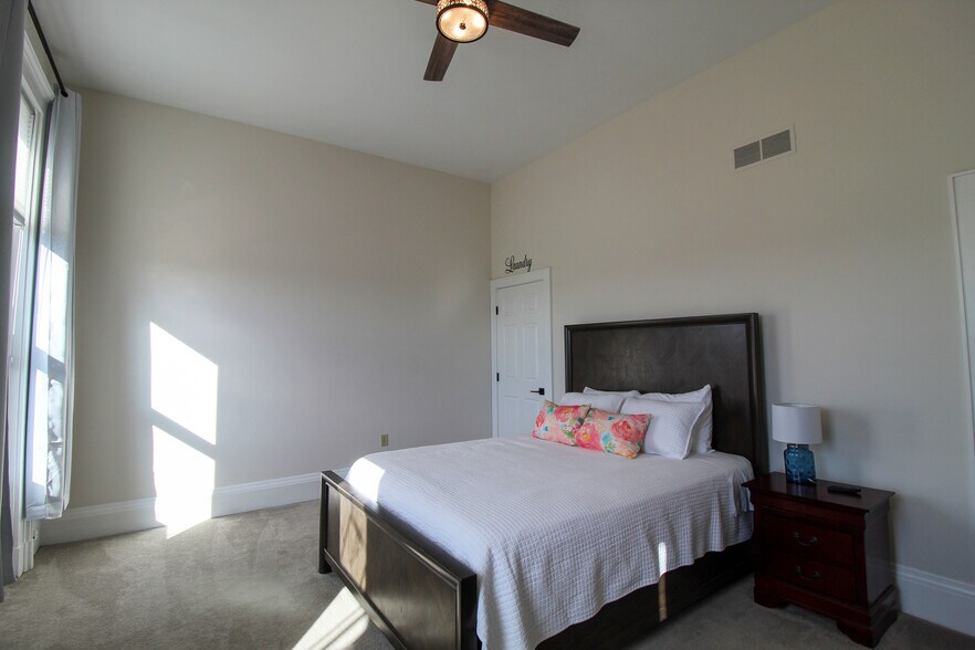 More Photos Of 440 Hopkins St, Cincinnati Apartments For Sale