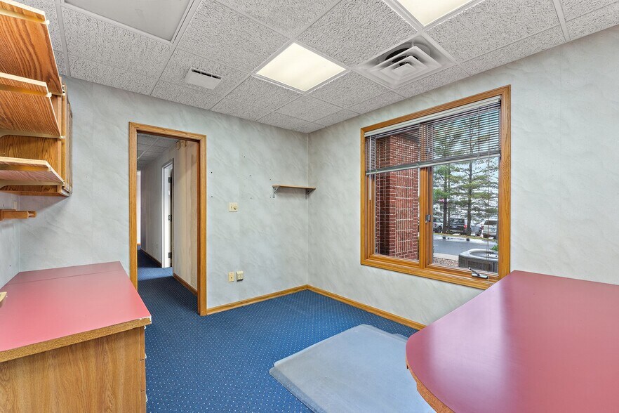 More Photos Of 1651-1657 Thornapple Way, Valparaiso Medical For Lease