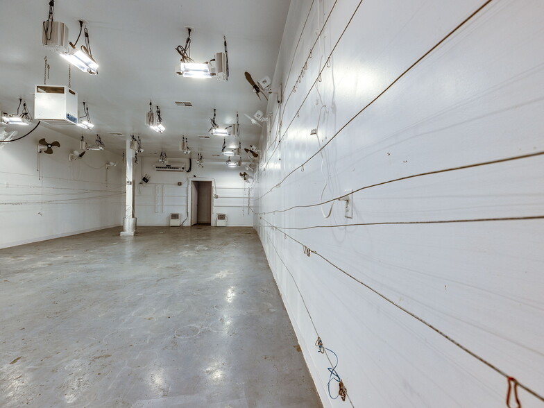 More Photos Of 212 W Main St, Shawnee Storefront Retail Office For Lease