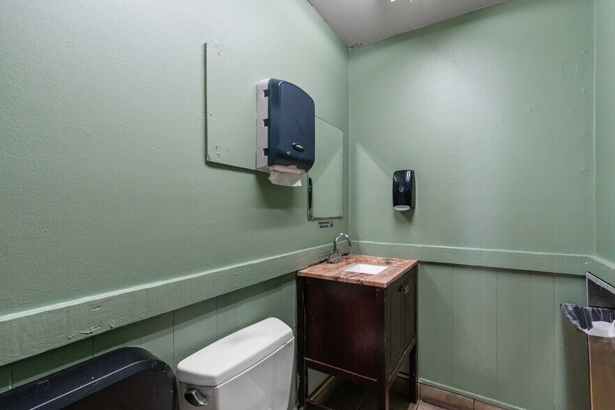 More Photos Of 7575 Broadway St, Denver Restaurant For Sale