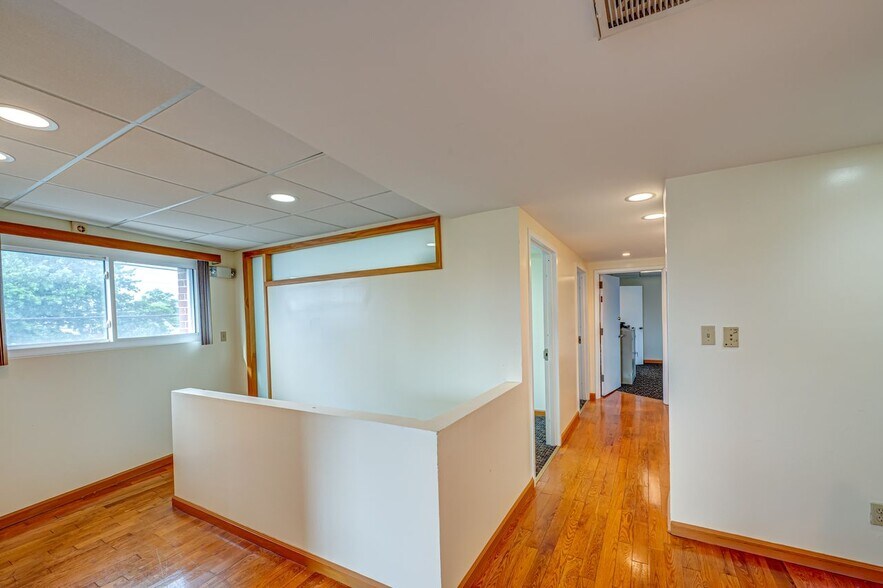 More Photos Of 837 Old Country Rd, Westbury Office For Sale