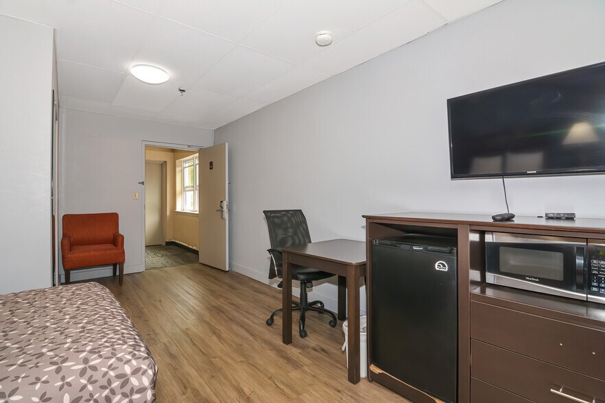 More Photos Of 1186 Worcester Rd, Framingham Hotel For Sale