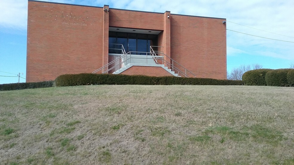 More Photos Of 600 Clifty St, Somerset Office For Lease