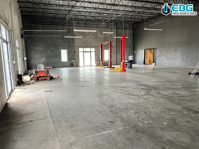 More Photos Of 708 E Houston St, Anna Warehouse For Lease