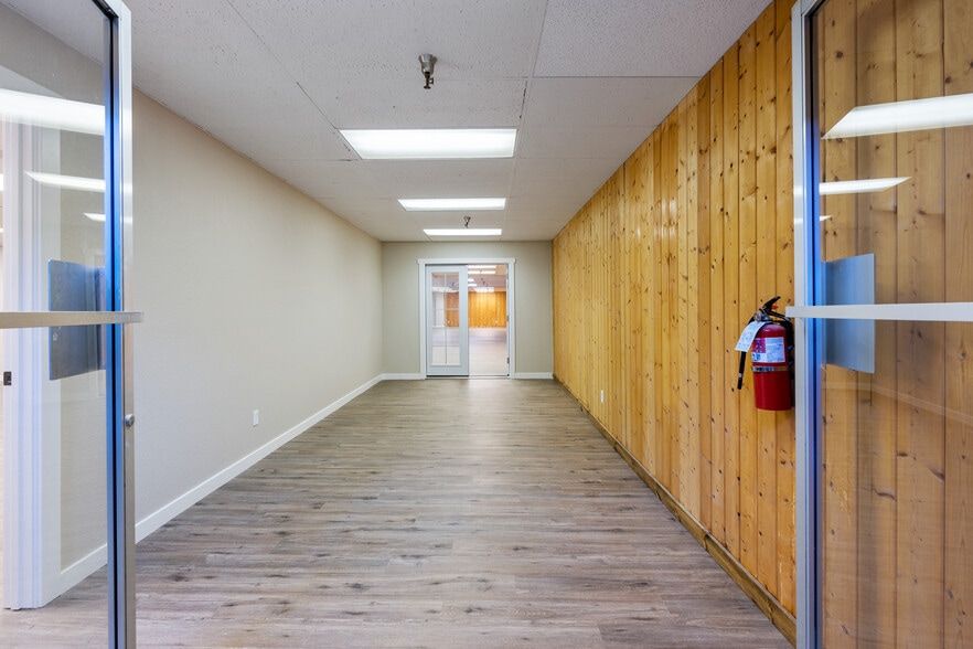 More Photos Of 322-332 SE 82nd Ave, Portland Storefront Retail Office For Lease