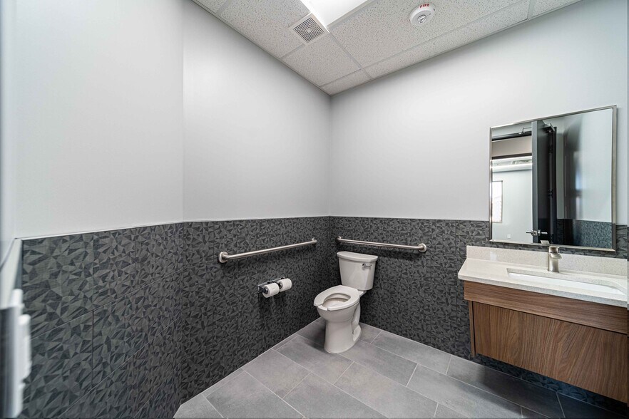 More Photos Of 11655 Independence Pky, Frisco Medical For Lease