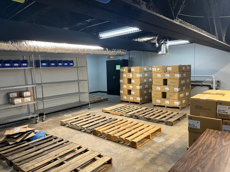 More Photos Of 7400 Plaza Mayor Blvd, Oklahoma City Flex For Lease