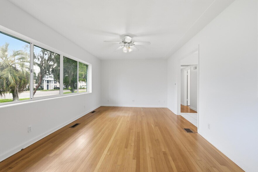 More Photos Of 901 W New York Ave, Deland Office For Lease