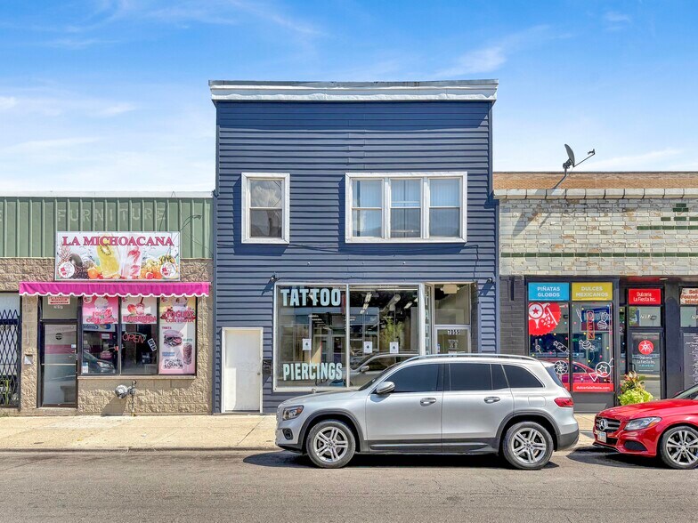 Primary Photo Of 7055 N Clark St, Chicago Storefront Retail Residential For Lease