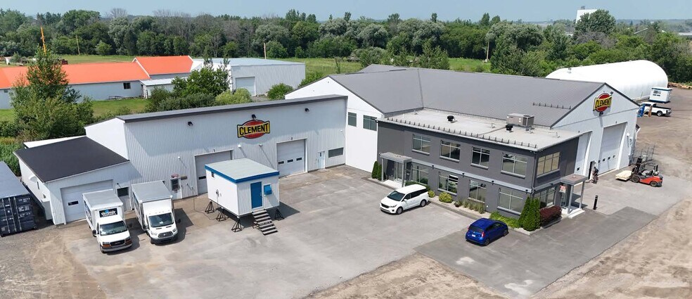 Primary Photo Of 700 Boul Saint-Laurent O, Louiseville Manufacturing For Sale
