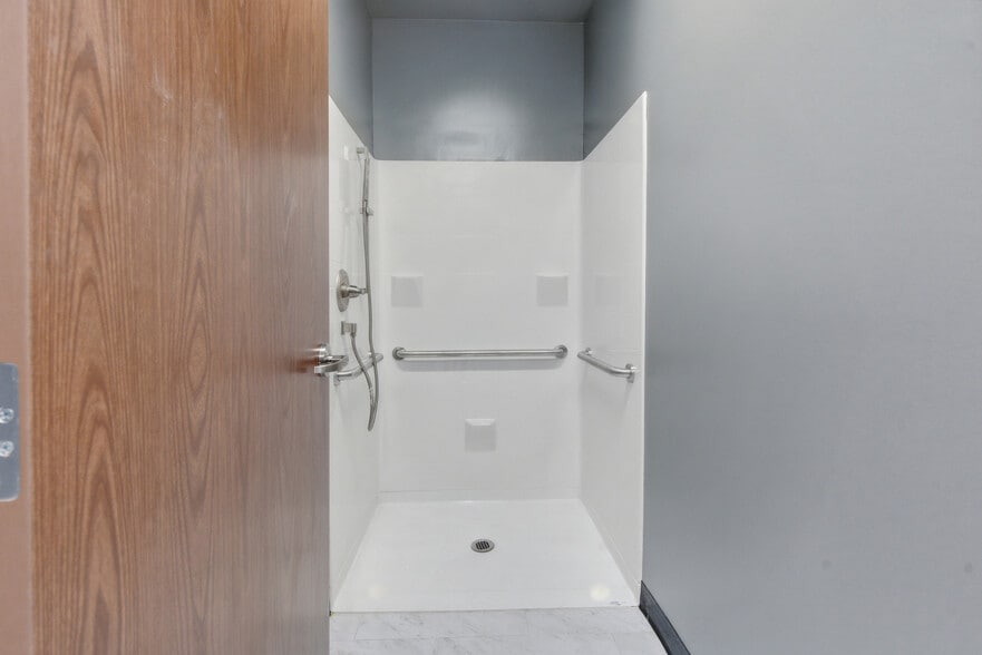 More Photos Of 685 E Grand Blvd, Corona Storefront Retail Office For Lease