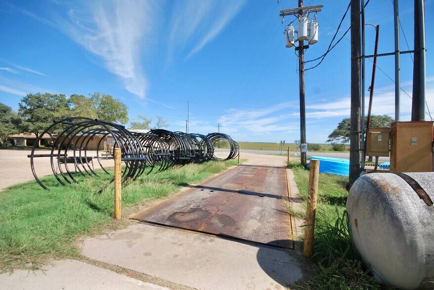 More Photos Of 5040 FM 1295, Moulton Specialty For Sale