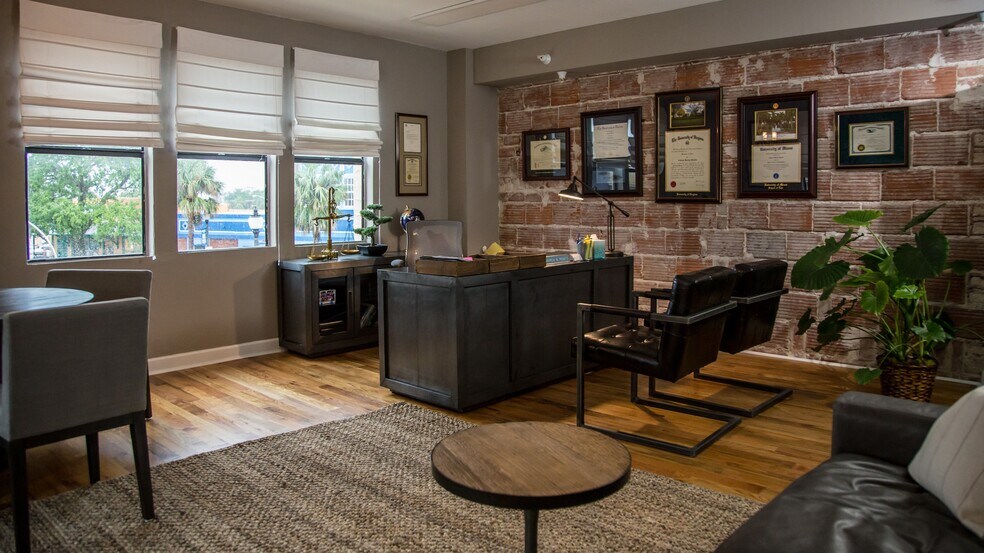 More Photos Of 927 E New Haven Ave, Melbourne Office For Lease