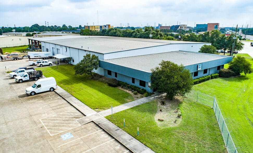 More Photos Of 11300 Windfern Rd, Houston Warehouse For Lease