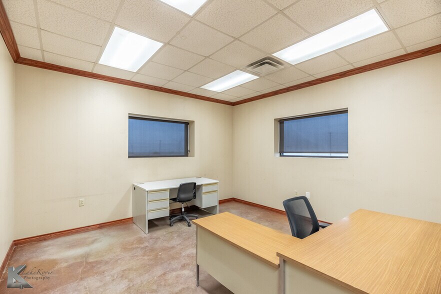 More Photos Of 10027 S Frontage Rd, Clyde Manufacturing For Sale