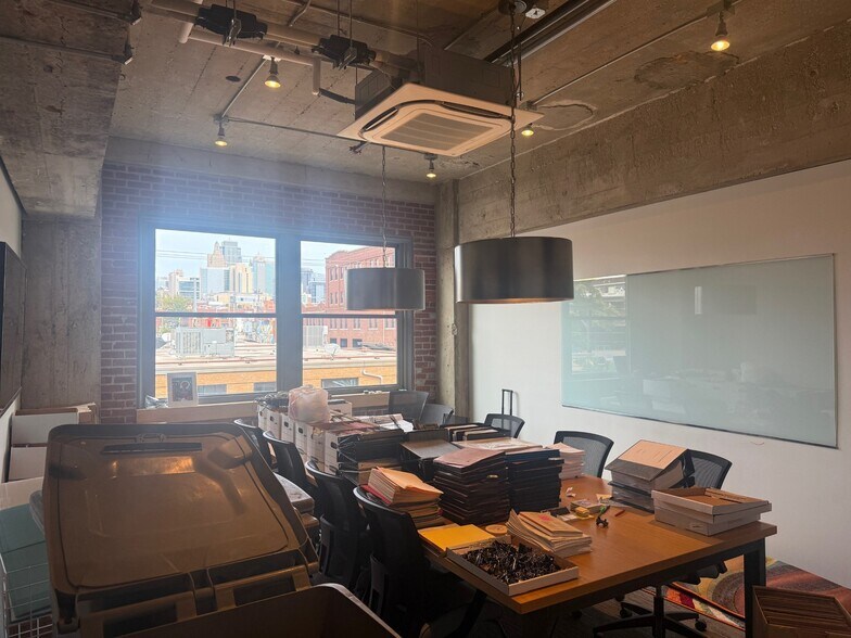 More Photos Of 2100 Central St, Kansas City Office For Lease