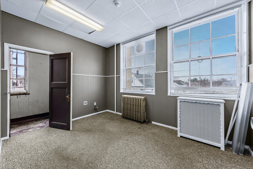 More Photos Of 166-170 Jericho Tpke, Floral Park Loft Creative Space For Lease