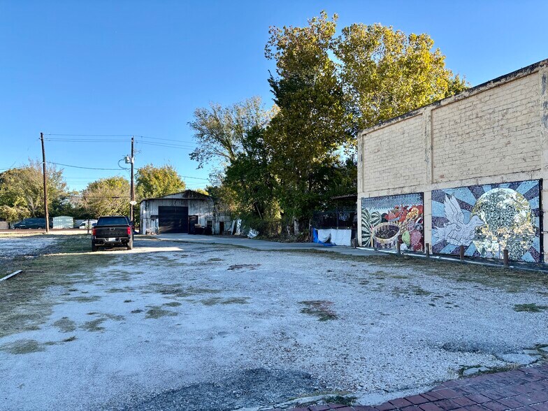 More Photos Of 6535-6639 Harrisburg Blvd, Houston Storefront For Sale