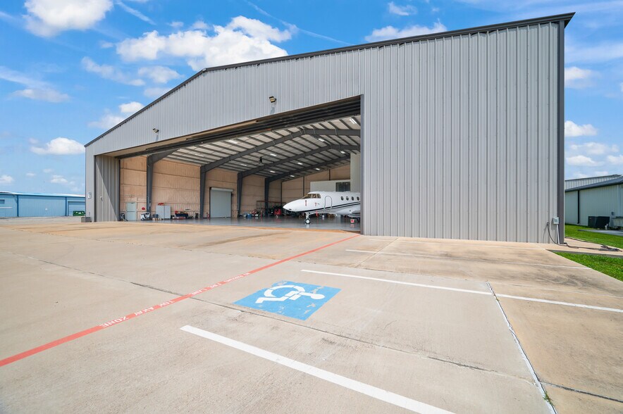 More Photos Of 7622 Eagle Ln, Spring Airplane Hangar For Sale