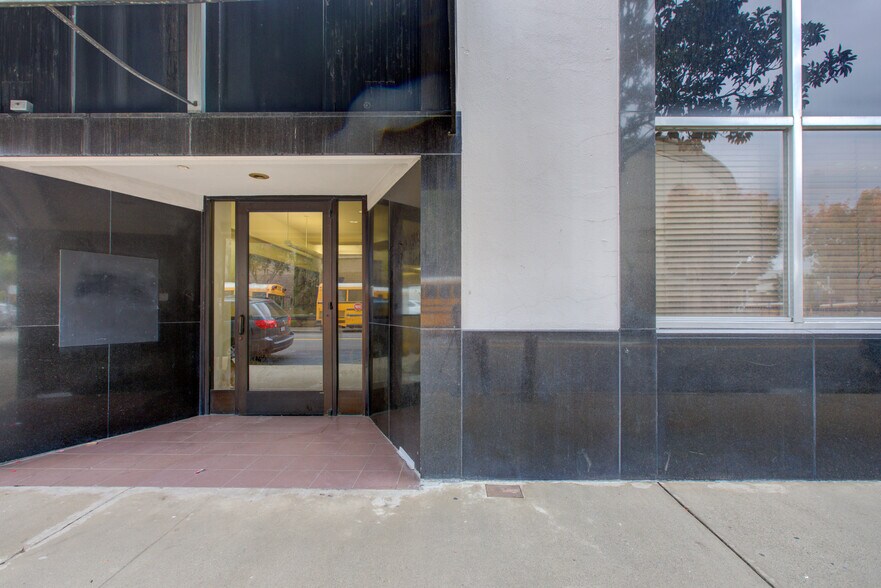 More Photos Of 817-819 10th St, Modesto Office For Lease