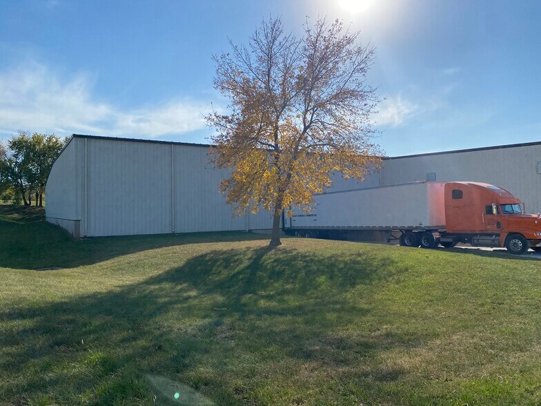 More Photos Of 2925 Wismann Ln, Quincy Service For Lease