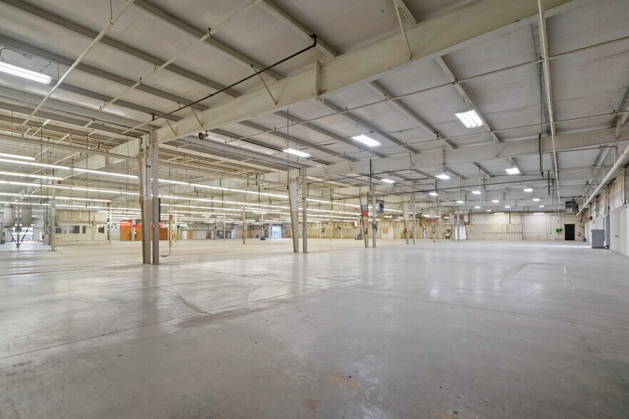 More Photos Of 1674 N Industrial Ave, Ottawa Manufacturing For Sale