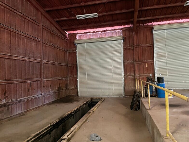 More Photos Of 2306 E Broadway St, Sweetwater Truck Terminal For Lease