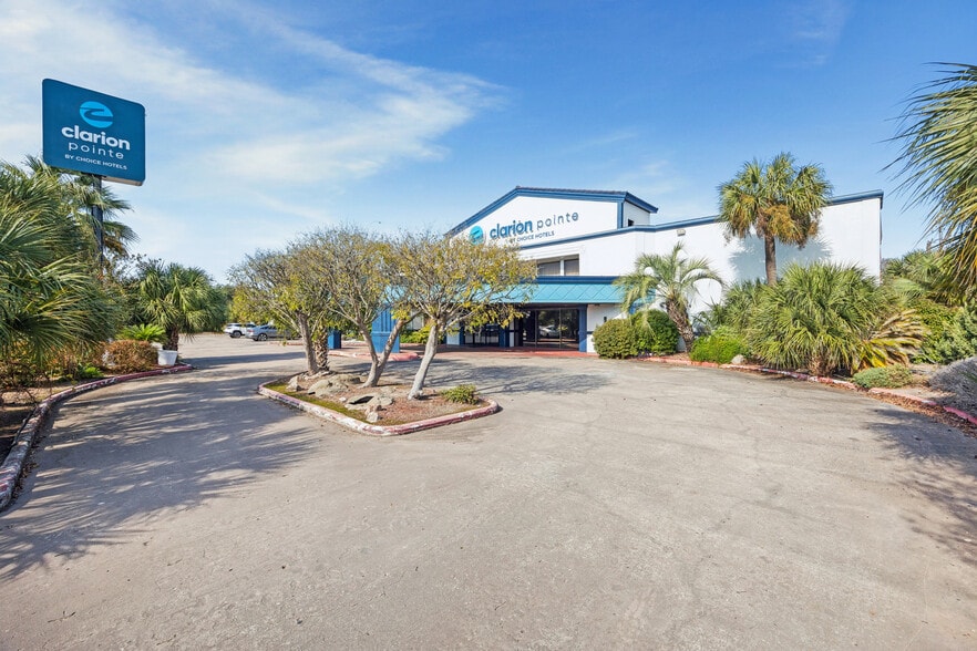 More Photos Of 925 Highway 332, Lake Jackson Hotel For Sale