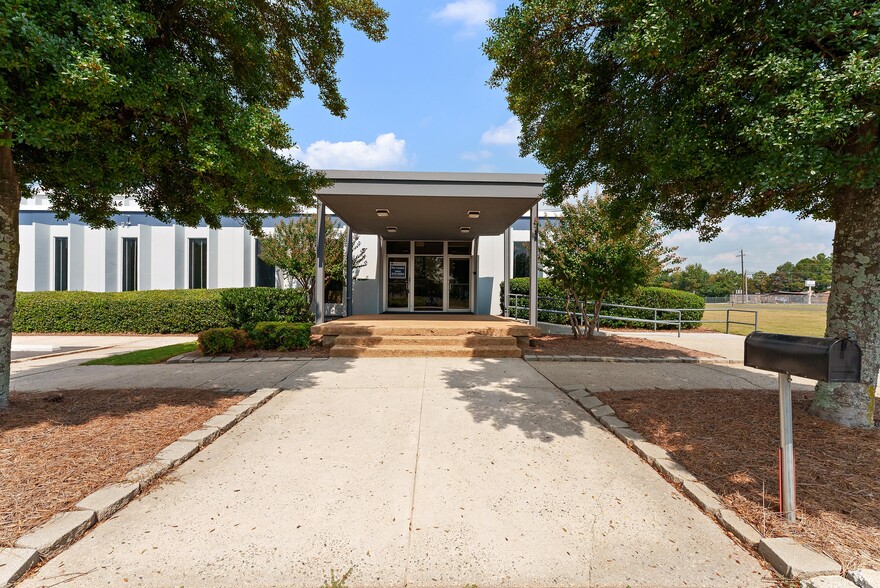 Primary Photo Of 5345 Old Dixie Hwy, Forest Park Distribution For Lease