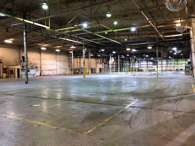 More Photos Of 325 Industrial Ave, Morristown Manufacturing For Lease