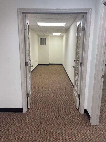 More Photos Of 130 E Burr Blvd, Kearneysville Office For Lease