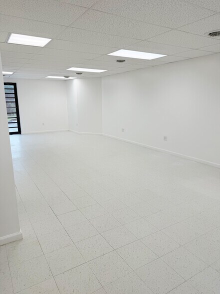 More Photos Of 18 Clark Rd, Morgantown Freestanding For Lease